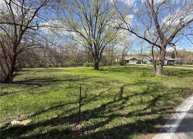 Property at 114 SE Summit Ave, Lee's Summit, MO 64063