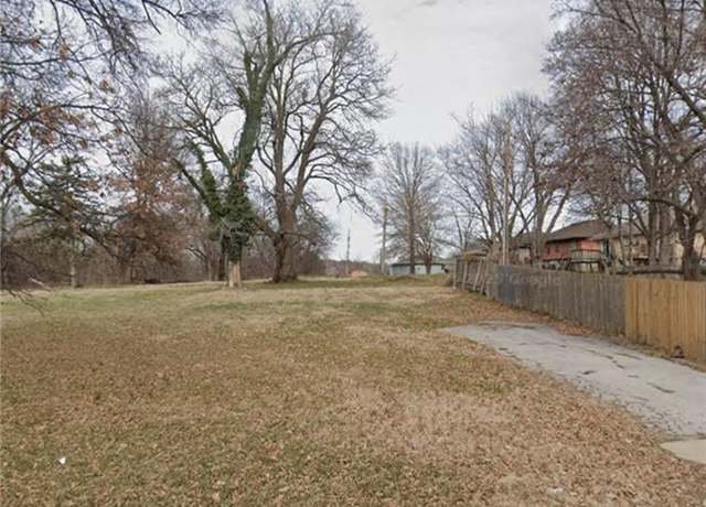 Property at 1124 E Walnut St, Independence, MO 64050