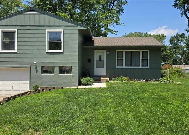 Property at 604 Pawnee Ln, Belton, MO 64012, 3 beds, 2 baths