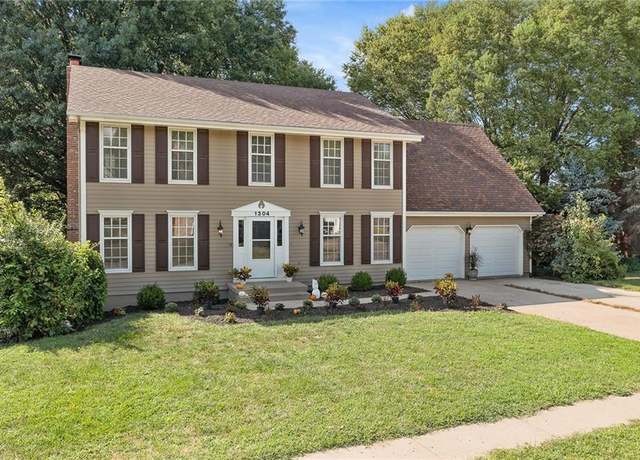 Property at 1304 Wellington Way, Liberty, MO 64068, 4 beds, 3 baths