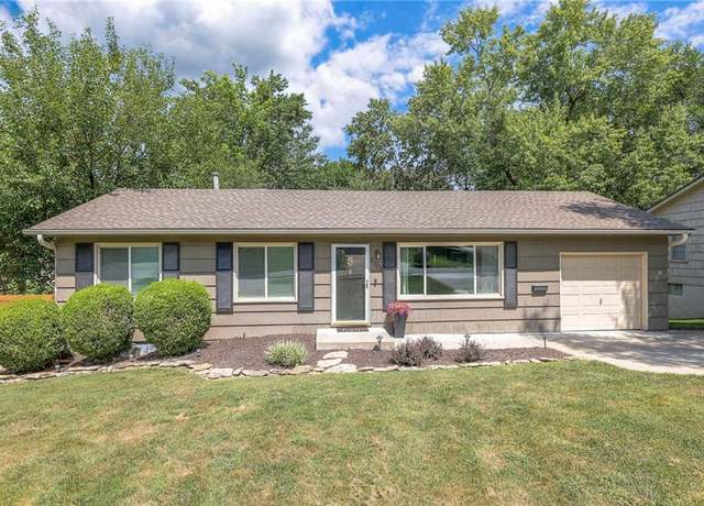 Property at 8720 W 70th Ter, Overland Park, KS 66204, 3 beds, 2 baths