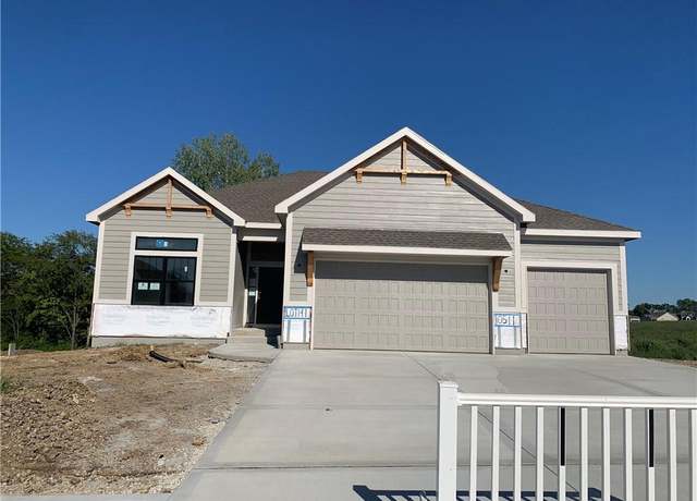 Property at 10511 N Liberty St, Kansas City, MO 64155, 4 beds, 3 baths
