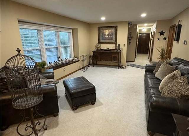 Property at 3137 Lakeview Cir, Leavenworth, KS 66048, 5 beds, 3 baths