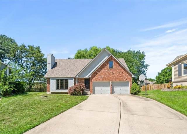 Property at 701 NE Hunters Cir, Blue Springs, MO 64014, 4 beds, 3.5 baths