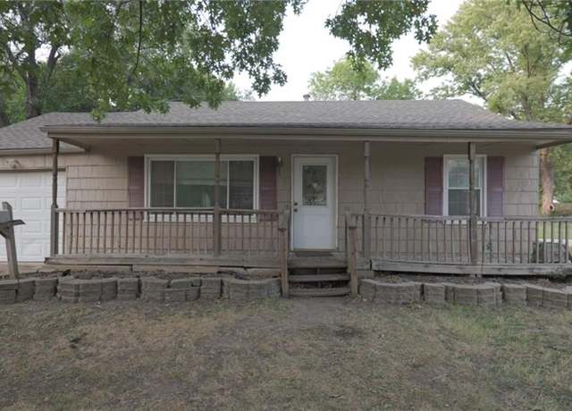 Property at 1012 E Fredrickson Dr, Olathe, KS 66061, 2 beds, 1 bath