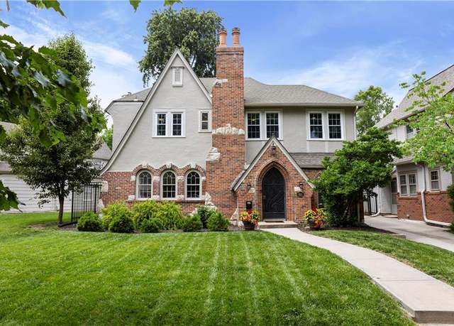 Property at 660 Romany Rd, Kansas City, MO 64113, 3 beds, 2.5 baths