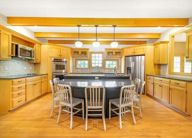 Property at 245 SW 400th Rd, Warrensburg, MO 64093, 5 beds, 3.5 baths