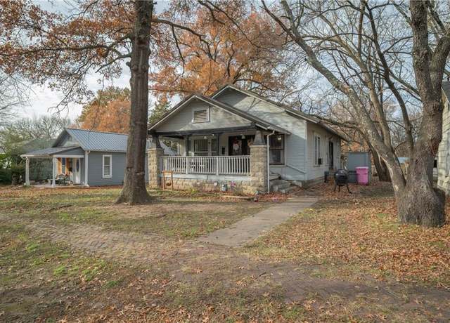 Property at 322 S Catalpa St, Pittsburg, KS 66762, 4 beds, 1 bath