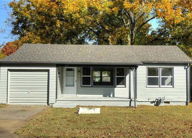 Property at 820 W Oak St, Chanute, KS 66720, 2 beds, 1 bath