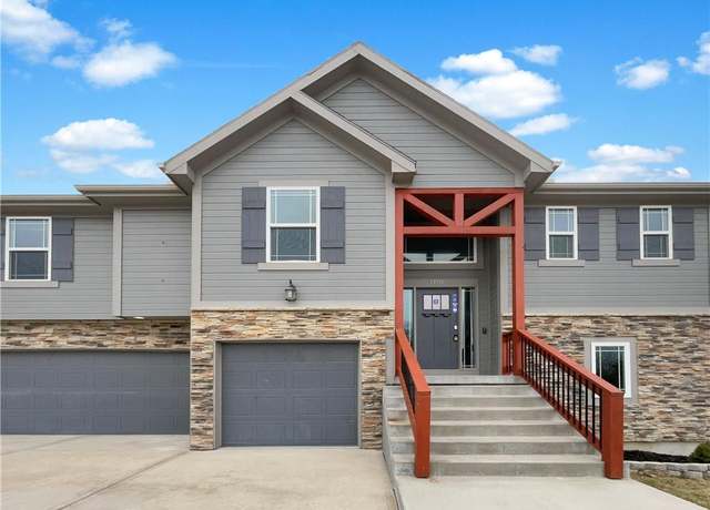 Property at 13510 Forest Oaks Dr, Smithville, MO 64089, 5 beds, 4 baths