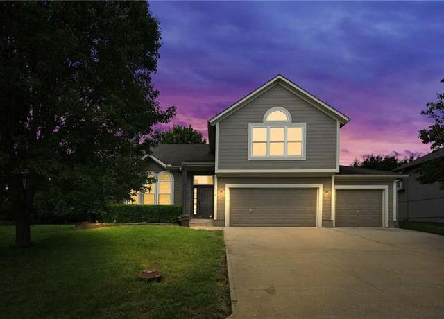 Property at 1216 SE Meridian Dr, Lee's Summit, MO 64081, 4 beds, 3 baths