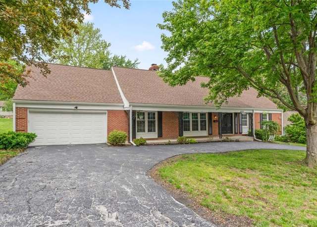 Property at 9612 Summit St, Kansas City, MO 64114, 3 beds, 2.5 baths