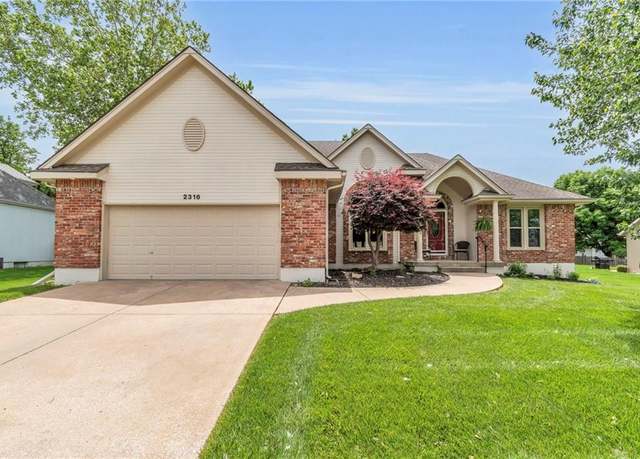 Property at 2316 NW Summerfield Dr, Lee's Summit, MO 64081, 3 beds, 3.5 baths