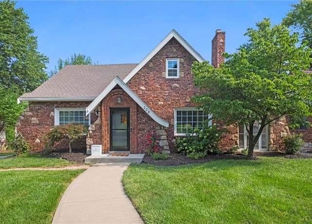 Property at 208 E 66th Ter, Kansas City, MO 64113, 3 beds, 2 baths