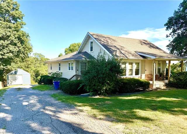 Property at 1801 S 41st St, St Joseph, MO 64507, 3 beds, 2.5 baths