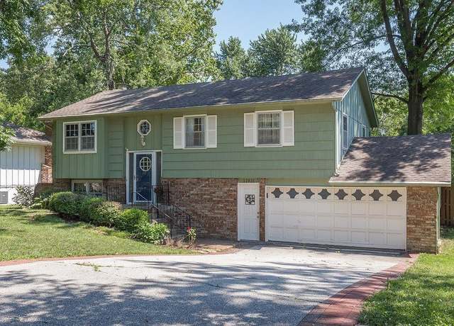 Property at 12831 W 99th St, Lenexa, KS 66215, 3 beds, 2.5 baths
