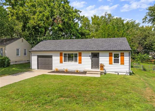 Property at 11124 W 70th St, Shawnee, KS 66203, 2 beds, 1 bath