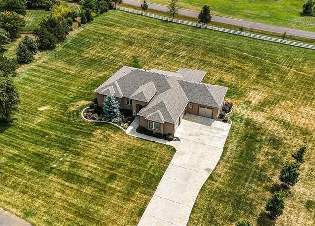 Property at 25055 Woodridge Cir, Leavenworth, KS 66048, 4 beds, 3.5 baths