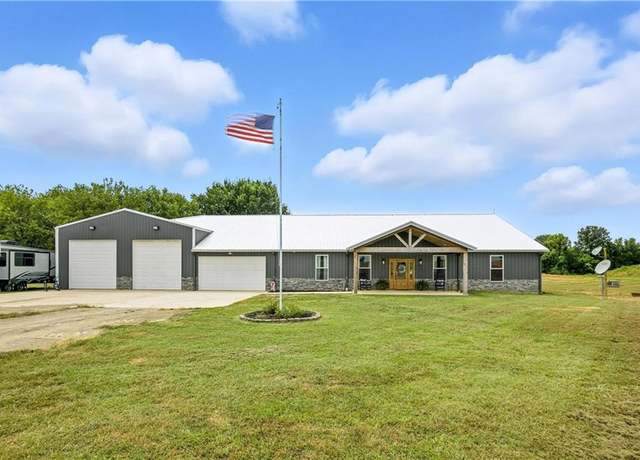 Property at 7139 Clem Rd, Columbus, KS 66725, 5 beds, 3.5 baths