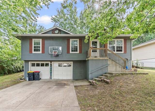 Property at 1407 Rose St, Kearney, MO 64060, 3 beds, 2 baths