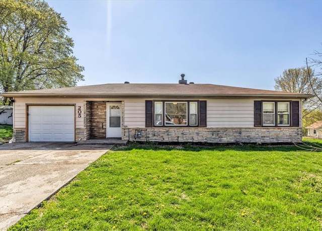 Property at 205 E Longfellow St, Claycomo, MO 64119, 3 beds, 1 bath