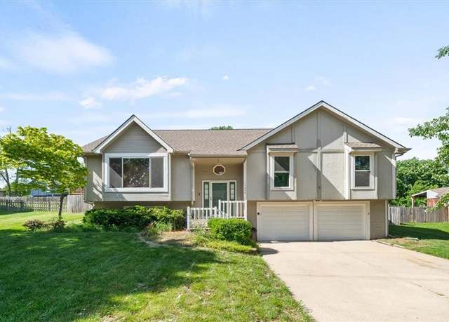 Property at 11246 Lakeview Dr, Kansas City, KS 66109, 4 beds, 3 baths