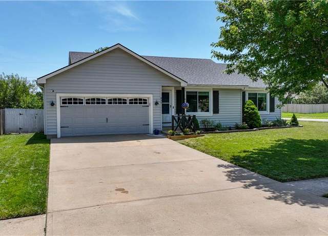 Property at 933 Pumpkin Ridge St, Gardner, KS 66030, 3 beds, 2 baths
