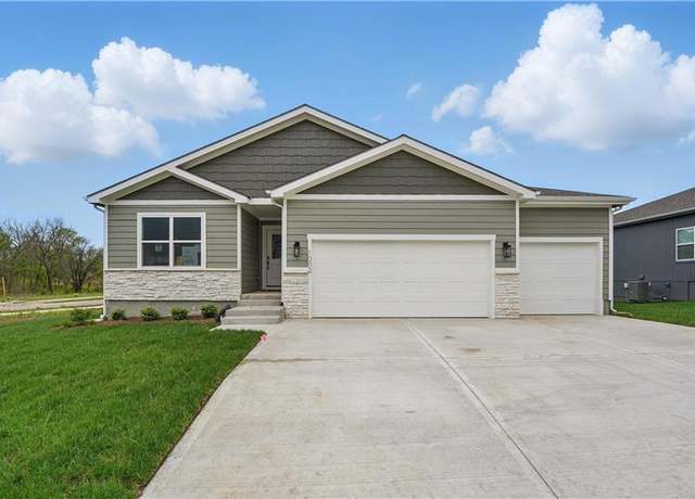 Property at 1002 Branchwood Ln, Raymore, MO 64083, 3 beds, 2 baths
