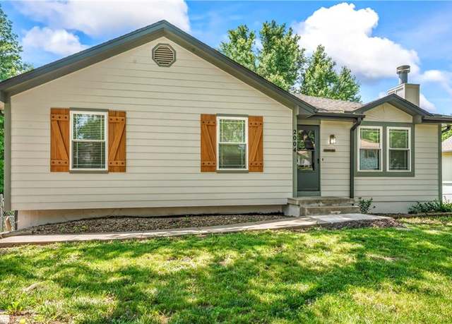 Property at 2004 NE Wien Ave, Blue Springs, MO 64029, 3 beds, 2.5 baths