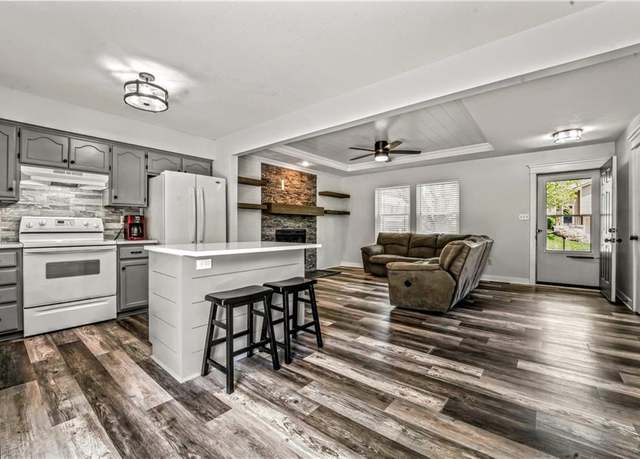 Property at 2004 NE Wien Ave, Blue Springs, MO 64029, 3 beds, 2.5 baths