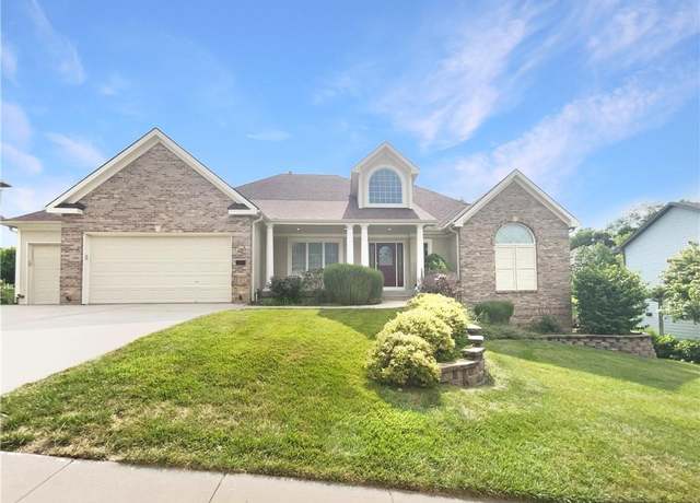 Property at 10105 River Hills Dr, Kansas City, MO 64152, 4 beds, 4.5 baths
