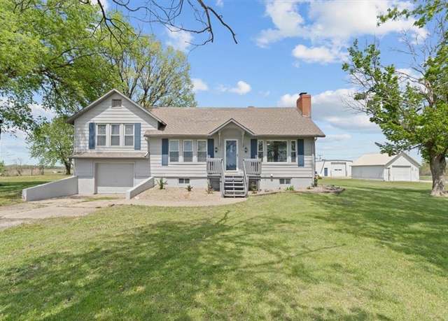 Property at 33910 E State Route P Hwy, Pleasant Hill, MO 64080, 3 beds, 1 bath