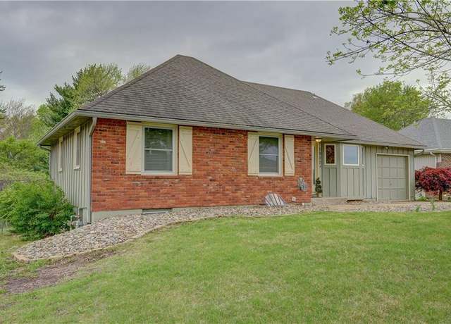 Property at 1002 SW Orrington Pl, Lee's Summit, MO 64081, 3 beds, 2.5 baths