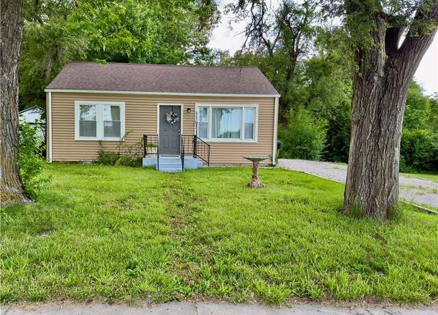 Property at 3303 Indiana Ave, Topeka, KS 66605, 3 beds, 1 bath