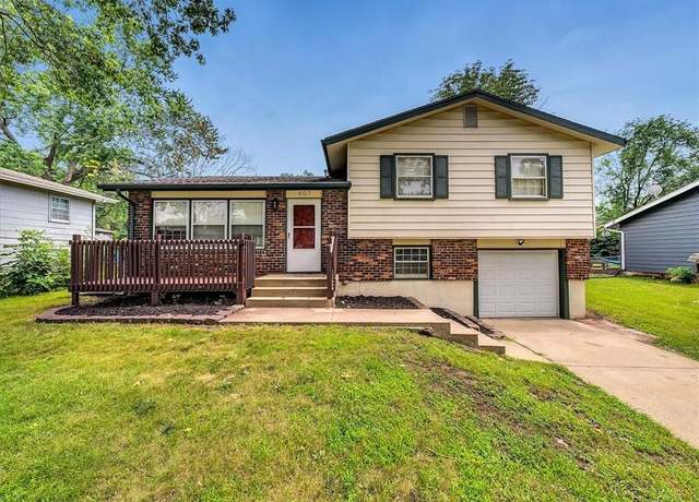 Property at 607 NW Kay Dr, Lee's Summit, MO 64063, 3 beds, 1.5 baths
