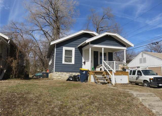 Property at 2106 E 59th St, Kansas City, MO 64130, 2 beds, 1 bath