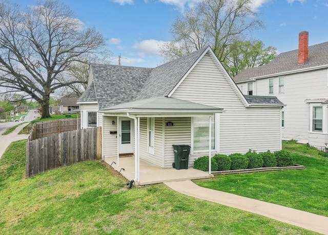 Property at 822 Columbia Ave, Leavenworth, KS 66048, 2 beds, 1 bath