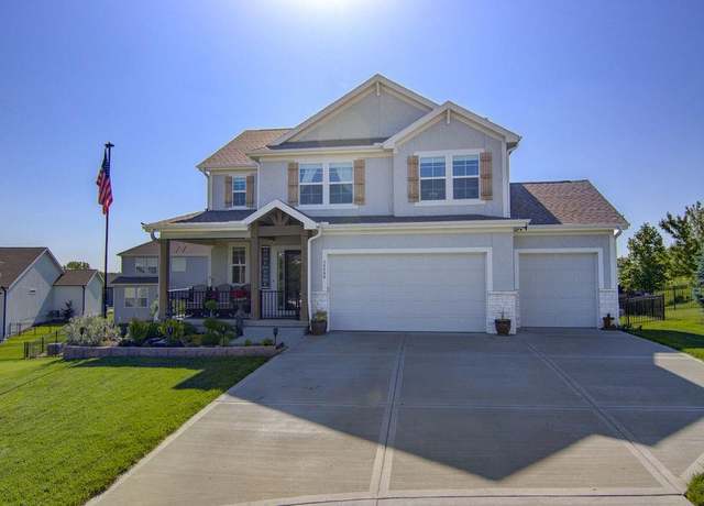 Property at 14485 S Houston St, Olathe, KS 66061, 4 beds, 3.5 baths