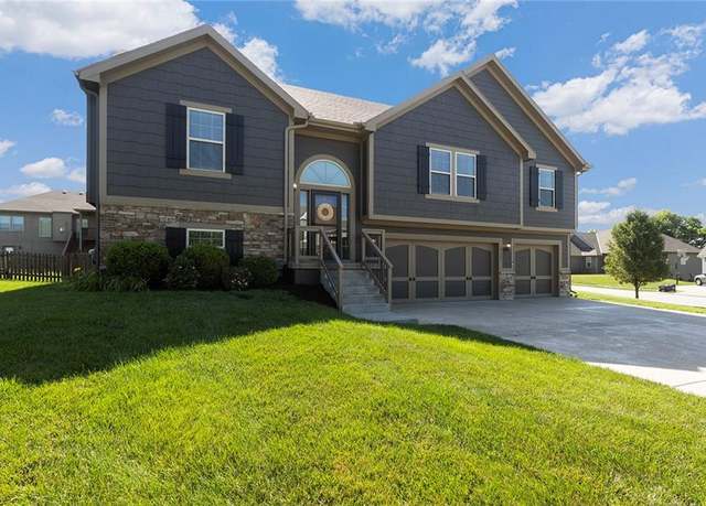 Property at 10805 N Richmond Ave, Kansas City, MO 64157, 3 beds, 3 baths
