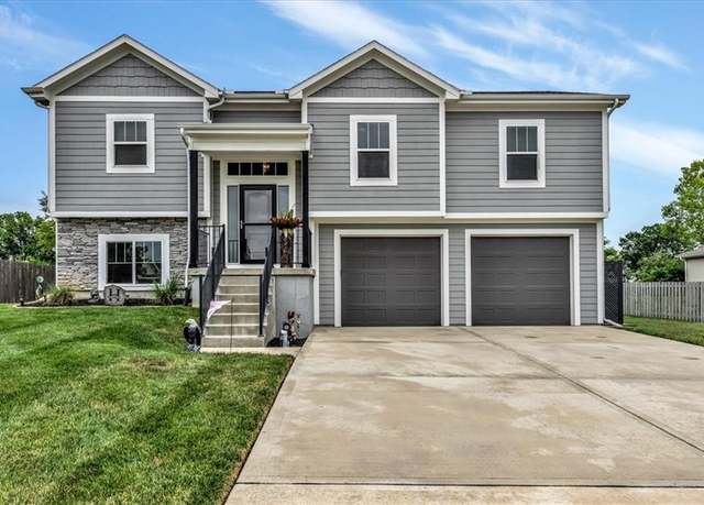 Property at 1704 Mulberry St, Pleasant Hill, MO 64080, 4 beds, 3 baths