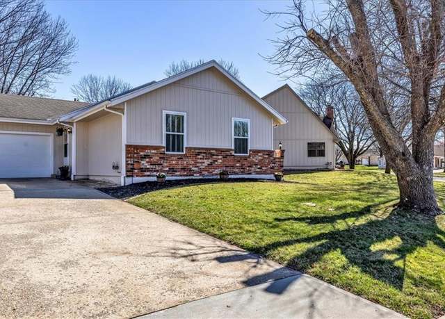 Property at 105 SW Donovan Rd, Lee's Summit, MO 64063, 2 beds, 2 baths