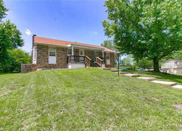 Property at 308 Acorn Pl, Warrensburg, MO 64093, 3 beds, 2 baths