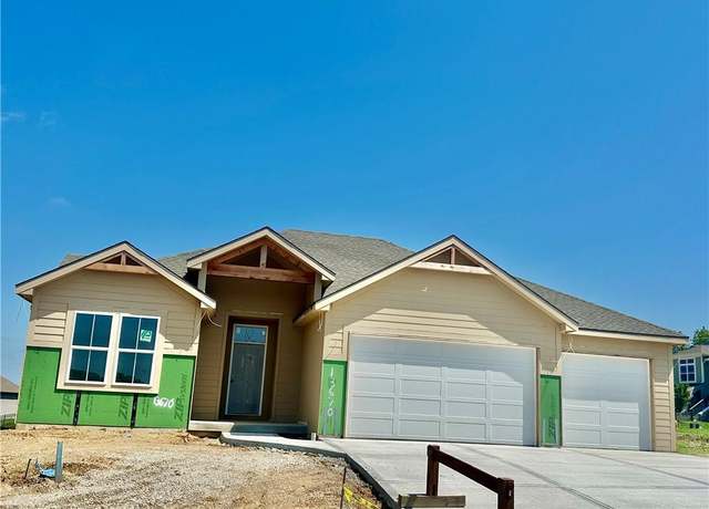 Property at 13670 NW 71st St, Parkville, MO 64152, 5 beds, 4 baths