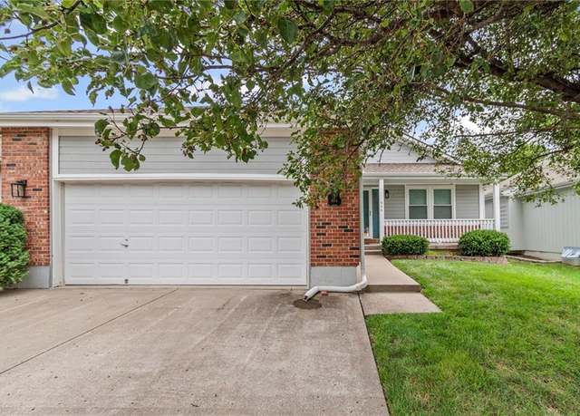 Property at 864 Reese St, Liberty, MO 64068, 2 beds, 2 baths