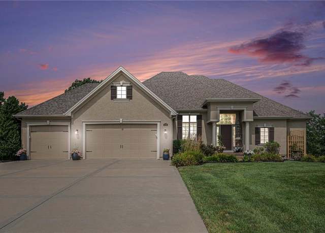 Property at 7118 NE 134th St, Smithville, MO 64089, 4 beds, 3 baths