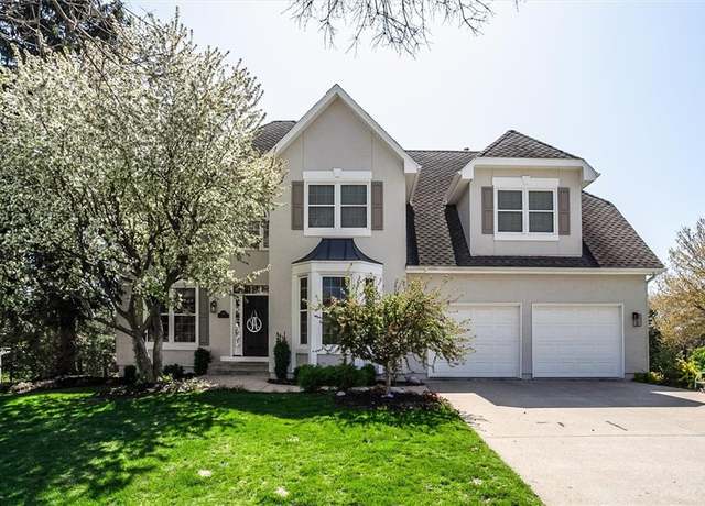 Property at 13814 Meadow Ln, Leawood, KS 66224, 4 beds, 2.5 baths