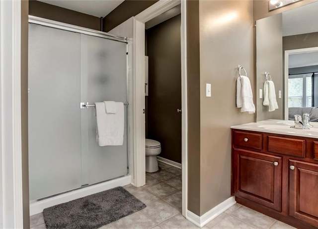 Property at 9320 Sunray Dr, Lenexa, KS 66227, 4 beds, 4.5 baths