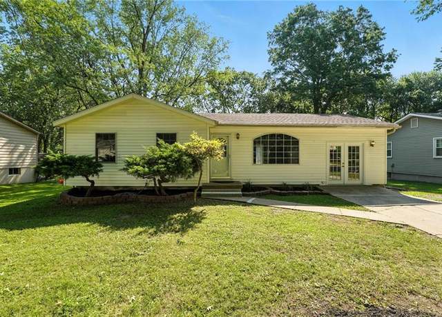 Property at 109 SE Brentwood Dr, Lee's Summit, MO 64063, 3 beds, 2 baths