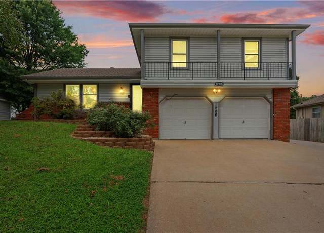 Property at 1206 NE 81st Ter, Kansas City, MO 64118, 3 beds, 2 baths