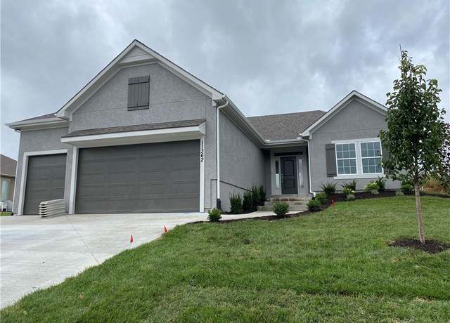 Property at 11362 S Redbud Ln, Olathe, KS 66061, 3 beds, 2 baths